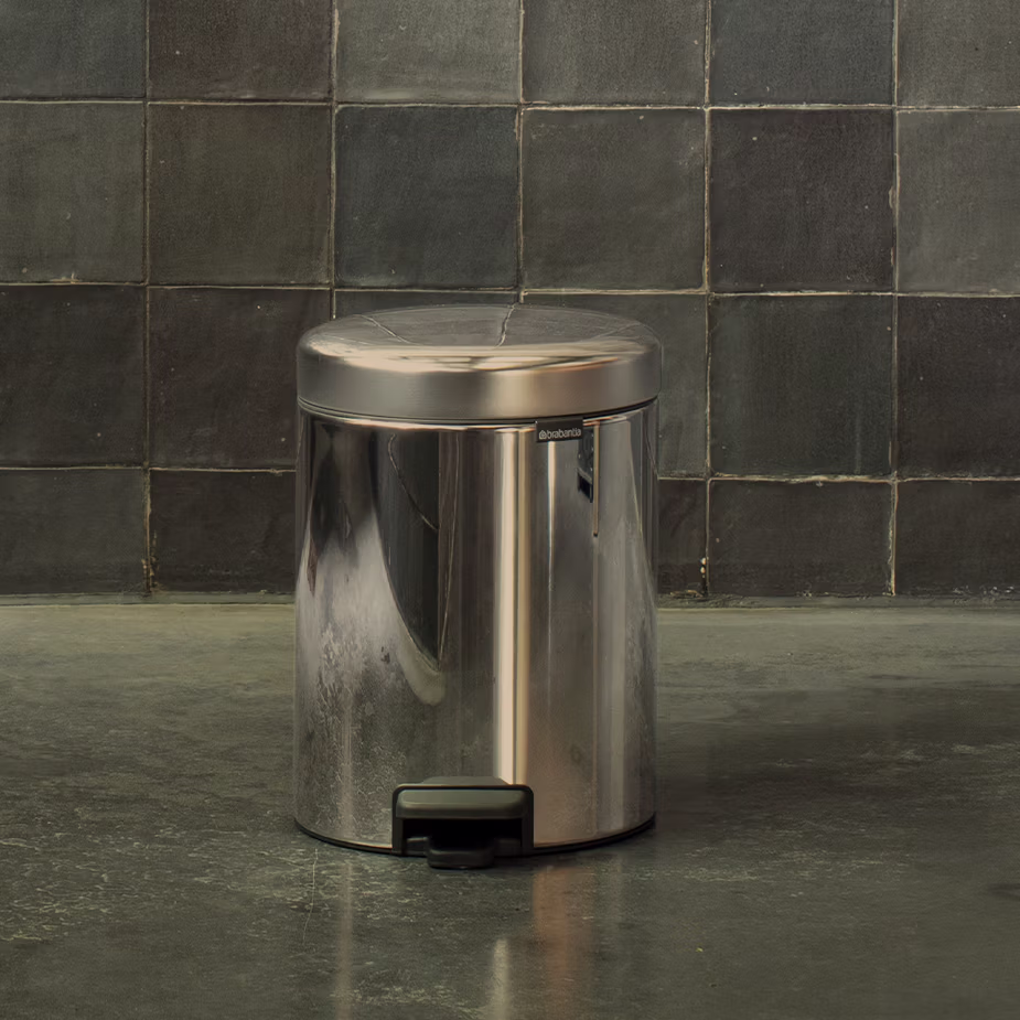 Cubos com pedal para casas de banho de hotéis