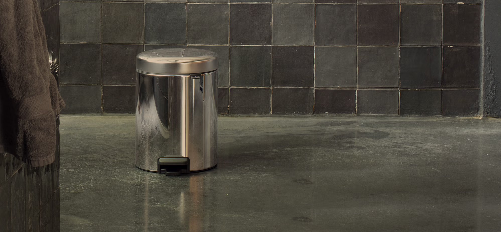 Cubos de pedal para baños de hoteles